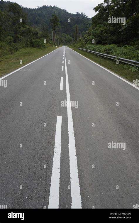 Road divider hi-res stock photography and images - Alamy