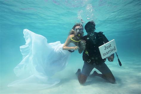 Wedding Inspiration! #Dreams. Seriously beautiful underwater Wedding. At Anantara Kihavah Villas ...