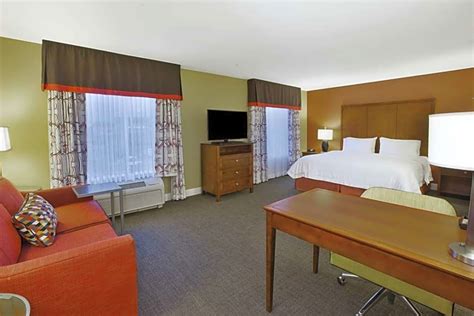 Hampton Inn & Suites Wichita-Northeast | Reservations Center