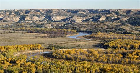 Fall in North Dakota: Best Fall Foliage + Activities - Midwest Explored