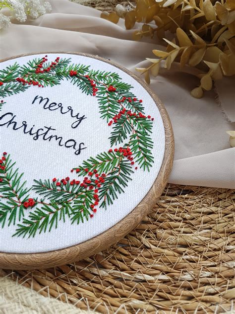 Christmas Wreath Embroidery Pattern Pdf and Stitch Guide - Etsy