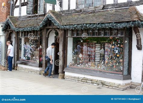 Stratford upon Avon Christmas Store Editorial Stock Photo - Image of outside, holiday: 107741443