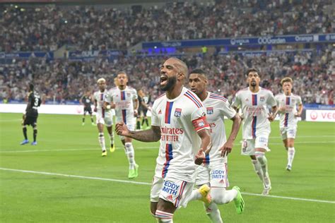 Ligue 1 : l’Olympique lyonnais mise sur ses anciennes gloires pour ...