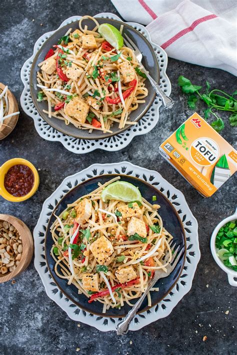 Vegan Pad Thai Noodles ( with Tofu) - Ruchiskitchen