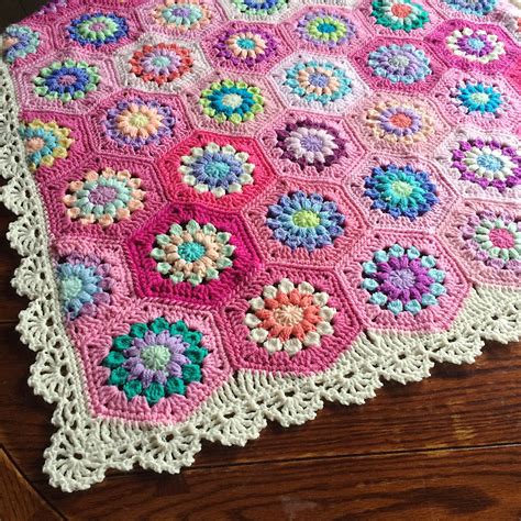 Sunburst Flower Join as you go baby blanket: free pattern/tutorial ༺ ƬⱤღ https://www.pinterest ...