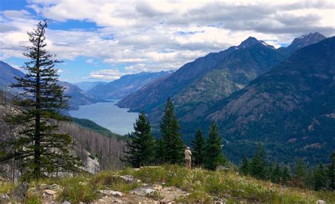 Remote village at end of Lake Chelan edges beautiful North Cascades ...