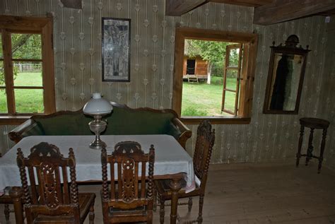 File:Farmhouse interior, Lietuvos Kaimo Muziejus, Rumsiskes, Lithuania ...