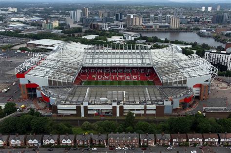 Manchester United consider building new 100,000 seater stadium