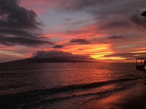 Sunset in Lahaina : r/maui