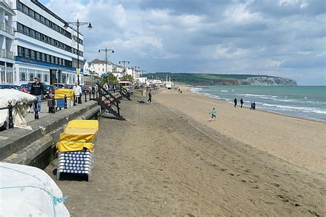 Sandown beach © Graham Horn cc-by-sa/2.0 :: Geograph Britain and Ireland