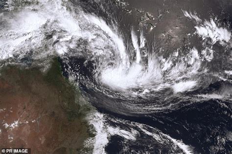 Cyclone Kirrily 2024: Residents of Australia's east cost are told to ...