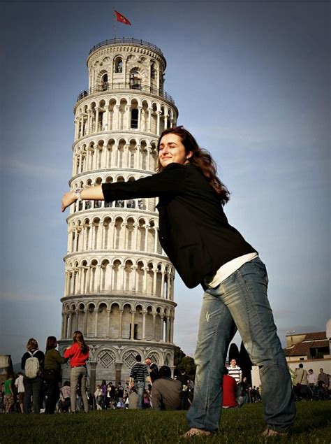 45 Creative Forced-Perspective Photography [PICS]