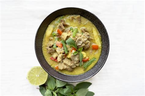 Thai Pork Green Curry with Vegetables - Mae Jum