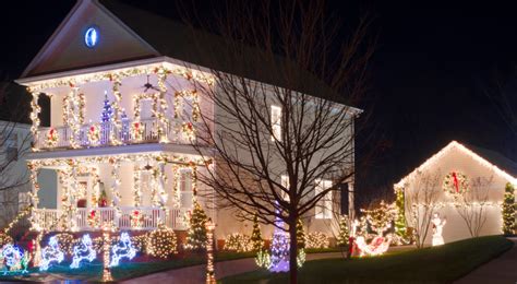 How To Choose The Perfect Christmas Lights For Your Home - Wedding Finally