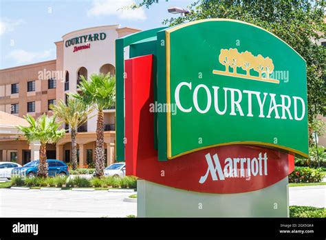 Courtyard Marriott Logo