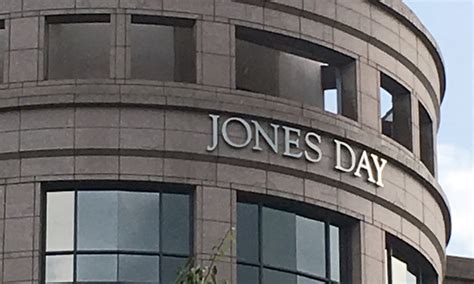 Jones Day Looks to Dislodge Equal Pay Claims in $200M Lawsuit