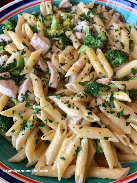 One Skillet Chicken and Broccoli Alfredo Pasta | Easy Meal