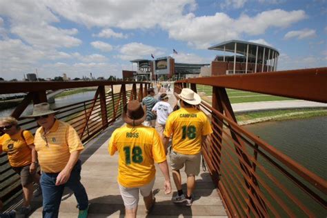 Parking, traffic smooth as fans break in McLane Stadium | Baylor | wacotrib.com