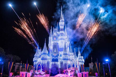 ‘A Frozen Holiday Wish’ Begins at Magic Kingdom Park Tonight | Disney ...