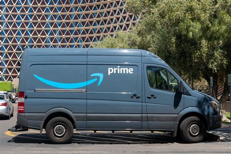 Amazon Takes on FedEx, UPS With 2,200 New Heavy Duty Delivery Trucks ...