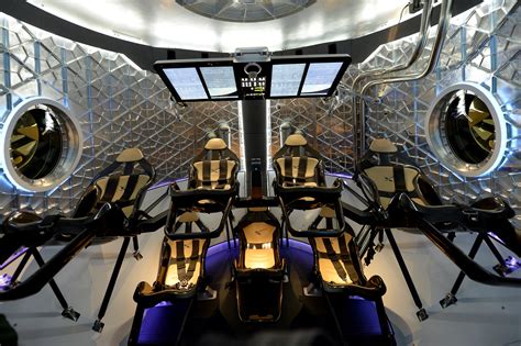 SpaceX's new Dragon capsule could be the future of space travel - Vox