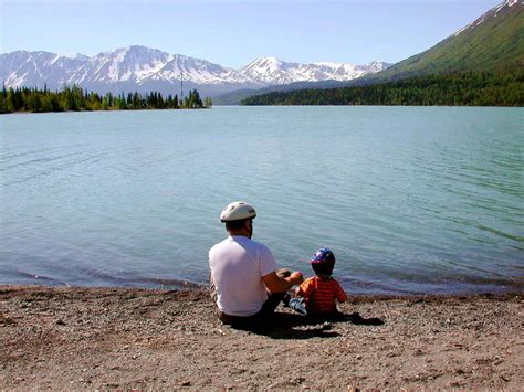 File:Fathers day father with kid on lake.jpg - Wikimedia Commons