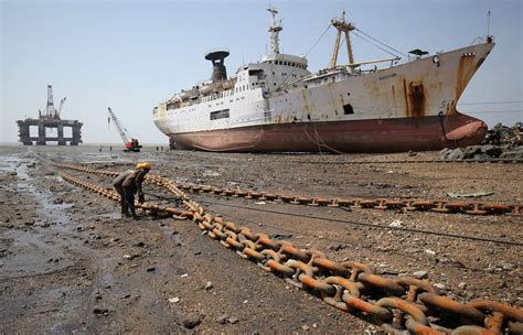 Photos: Shipbreaking on the Beaches of Alang