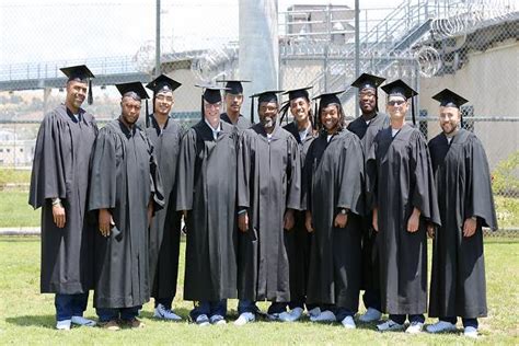 Northwestern University organises graduation ceremony for prisoners