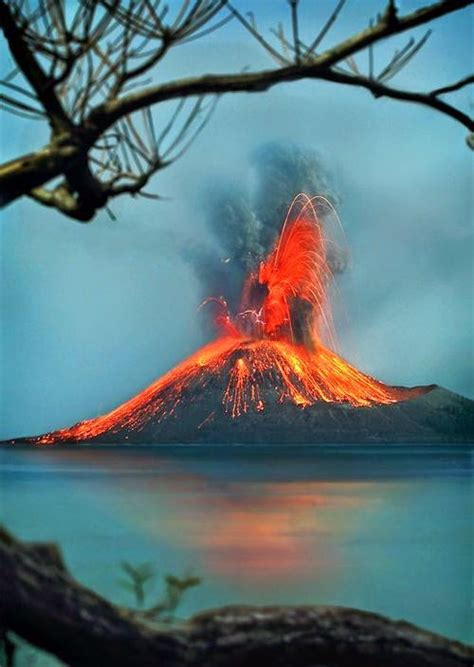 Krakatoa volcano Eruption, Indonesia | Countries and Spot