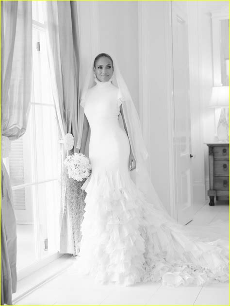 Jennifer Lopez's Wedding Dresses Revealed - See Wedding Photos From Ben ...