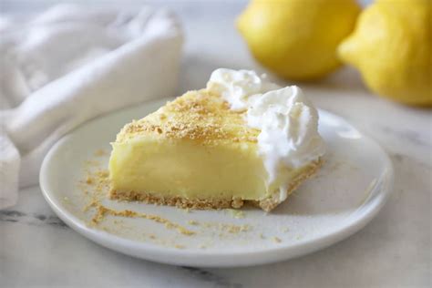 Easy Lemon Instant Pudding Pie - By Pretty Providence