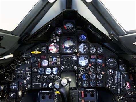 Design Catalyst - projecthabu: This SR-71 Blackbird cockpit...