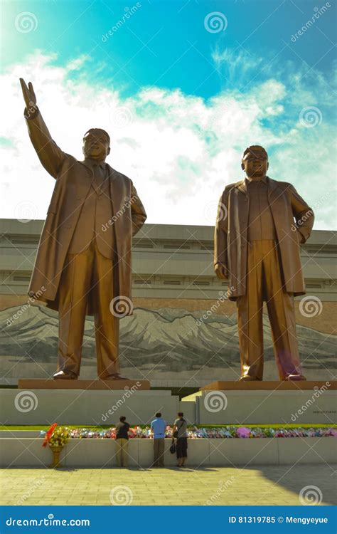 Bronze Statue of Kim Il Sung and Kim Jong Il in Mansudae, Pyongyang ...