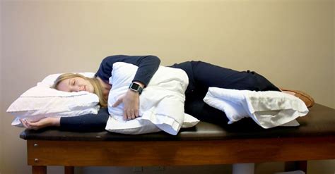 The Side-Sleeper’s Dream: Spine, Pillows, and Posture Essentials