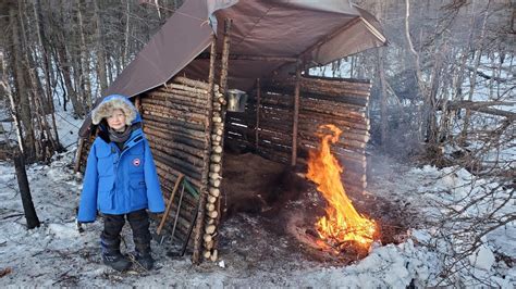 Bushcraft Survival Shelter - No Tent No Sleeping Bag Winter Camping - YouTube