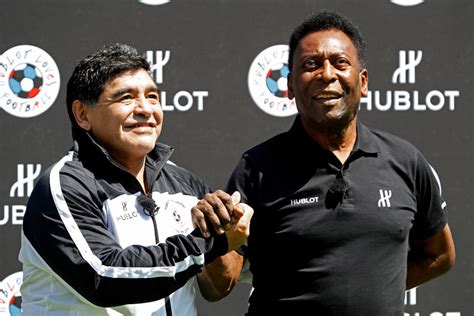 Pele chơi bóng cùng Maradona trên... thiên đường