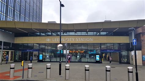 Using the central railway station in Leeds | ShowMeTheJourney