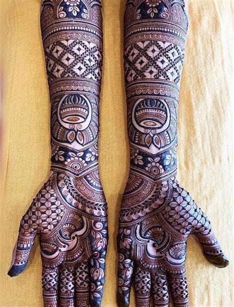 100+ Traditional and Modern Mehndi Designs For Brides and Bridesmaids ...