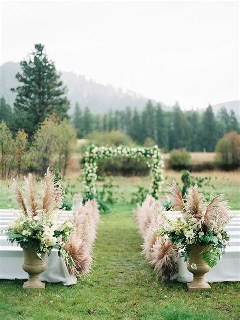 15 Ideas to Steal From These Rustic Wedding Aisles