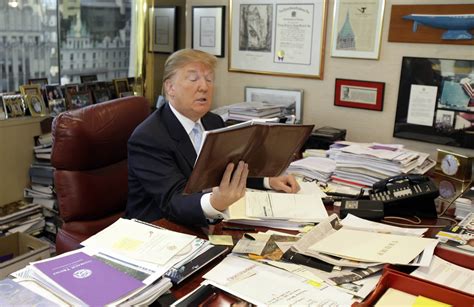 What Trump's Messy Desk Says About Him - ATTN: