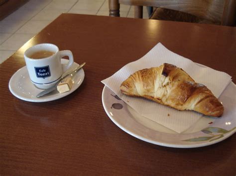 Paris café-05 | That is what I had. The croissants were fres… | Flickr