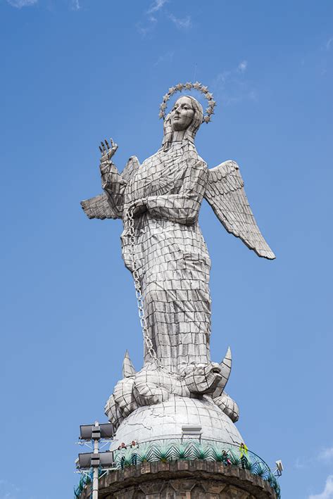 EL PANECILLO HILL AND THE VIRGIN THAT PROTECTS QUITO - Clave!