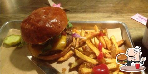 LSA Burger Co. in Denton - Restaurant menu and reviews