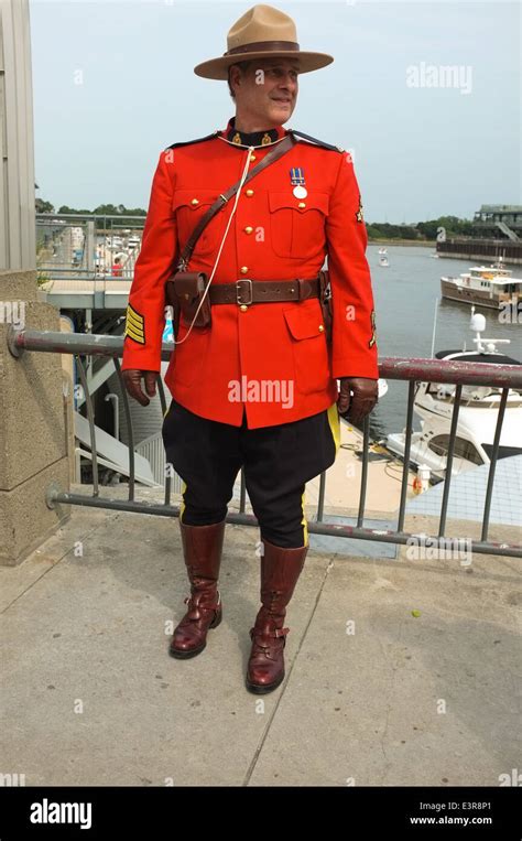 Rcmp Uniform : Rcmp Officer Uniform High Resolution Stock Photography and ... - The on duty ...