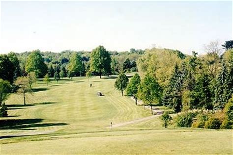 Village Green Golf Course in Hickory, PA | Presented by BestOutings