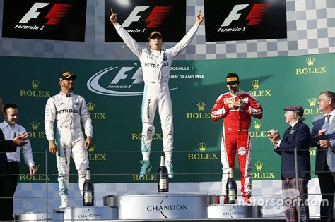 Podium: winner Nico Rosberg, Mercedes AMG F1 Team, second place Lewis ...