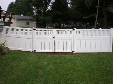 Vinyl Fence Gallery - Round Hill Fence