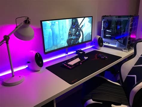 Pin de Adelinaadora em Setup Gamer | Decoração nerd, Quarto gamer ...