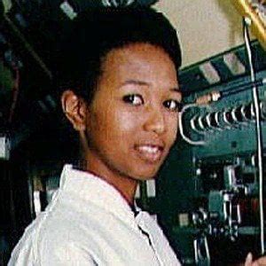 Mae Jemison - Age, Family, Bio | Famous Birthdays