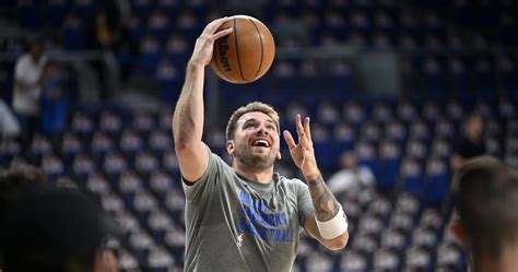 Report: Luka Dončić's Calf Injury 'Mild'; Expected to Play in Mavs ...